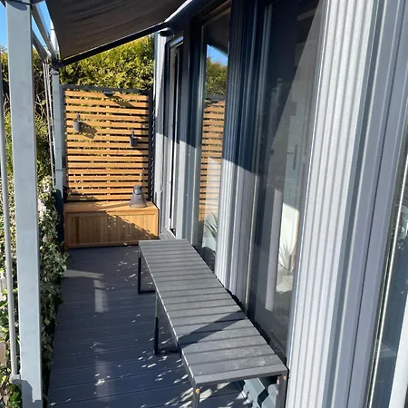 Tiny-house Mit Alpen- Stadt- Und Poolblick , Wlan