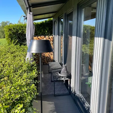Tiny-house Mit Alpen- Stadt- Und Poolblick , Wlan بيت للعطل *